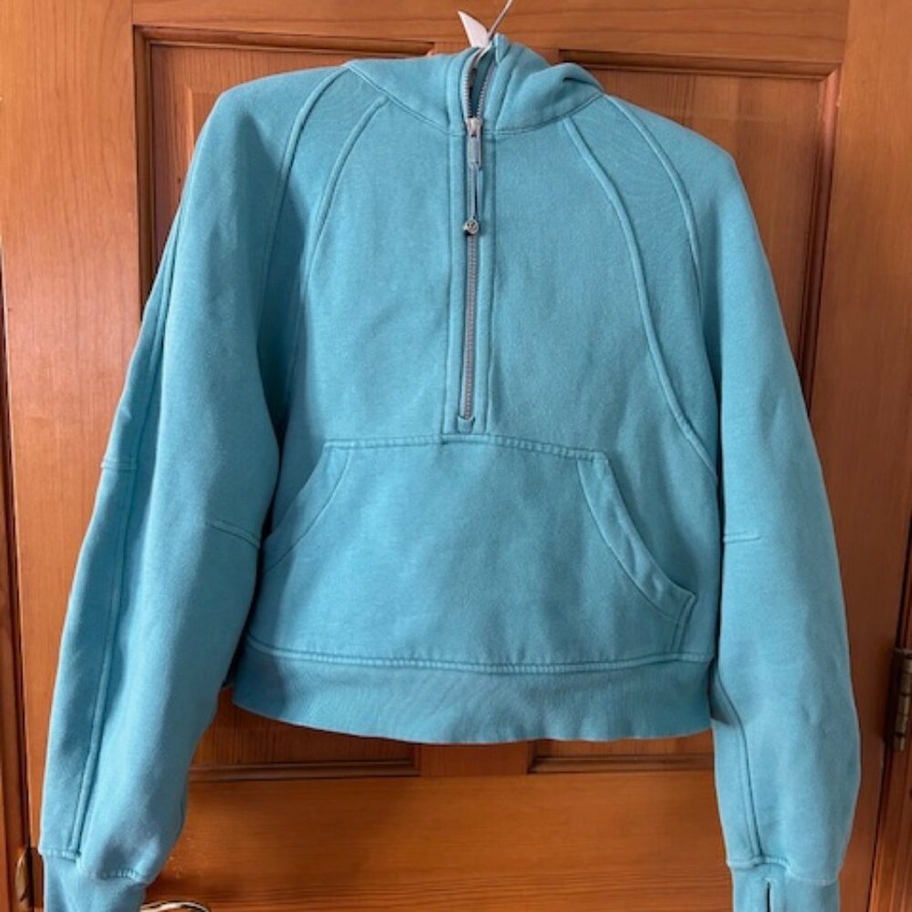 LuLu Lemon, Green, cropped sweatshirt with hood (size Medium Small)